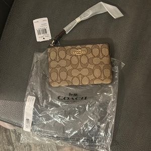 Zipper wristlet wallet